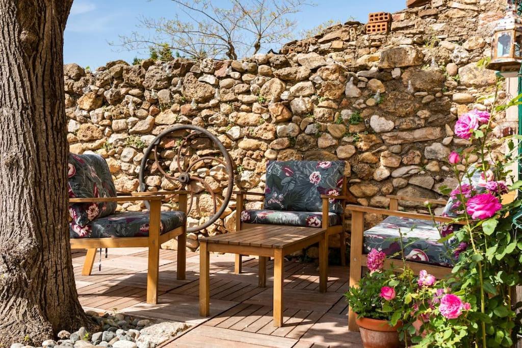 La Calade Bed and Breakfast Montouliers Εξωτερικό φωτογραφία