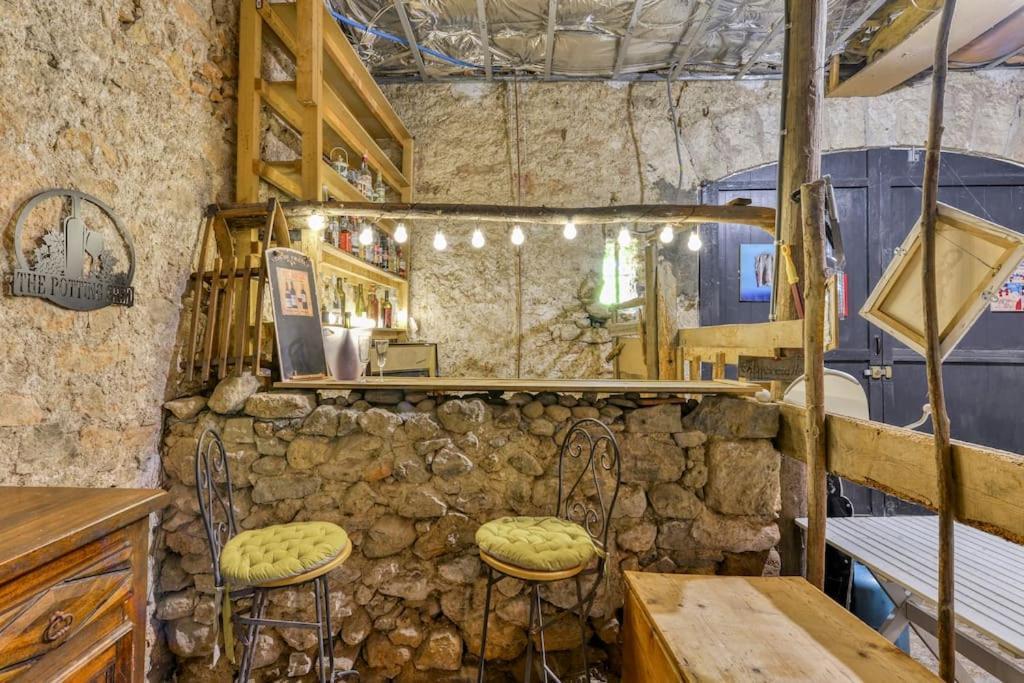 La Calade Bed and Breakfast Montouliers Εξωτερικό φωτογραφία