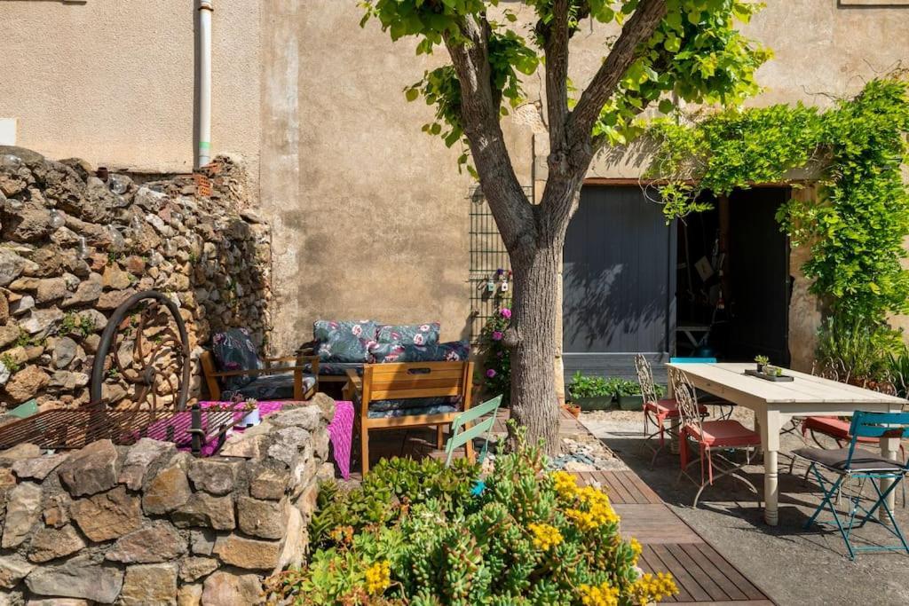 La Calade Bed and Breakfast Montouliers Εξωτερικό φωτογραφία